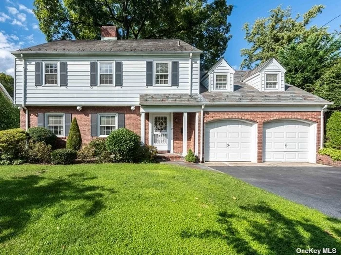 Beautiful 4-bedroom Colonial in the heart of Flower Hill awaits your personal touch. Gracious architecture and classic details throughout every room in this special home, on the market for the first time in 30 years. This property features a flat, private yard, ideal for outdoor play and a location minutes to train, town & schools. Munsey Park Elementary.