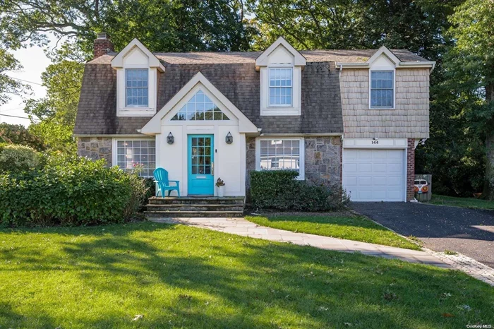 Sunny and vaulted foyer welcomes you into this beautifully renovated Strathmore colonial. Home features a newer designer kitchen w/ marble countertops, Subzero & Wolf appliances, and multiple dining areas. Living room is an entertainer&rsquo;s delight with fireplace, wine fridge & bar. French doors lead to a bright & expanded den with floor to ceiling built-ins. Upstairs boasts an expansive primary suite, en-suite bath & large walk-in closet, a second full bath, and three additional bedrooms. New hardwood floors, attention to detail and design evident throughout this impressive home. Close to award winning East Hills Park and Pool. Roslyn Schools., Additional information: Interior Features:Lr/Dr, Separate Hotwater Heater:Yes