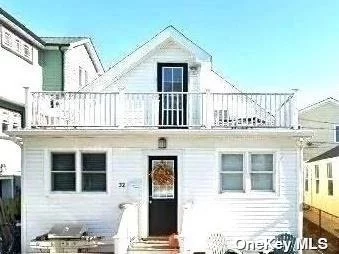 Trendy West End... Walk To Beach. Gated Front Yard. Tenant Will Also Have Access To Grill. Outside Storage And Back Deck.