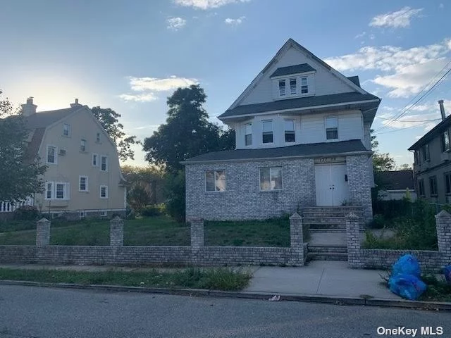 This Is a Great Opportunity For Builders & Developers, R2 Zoning, 80x122 sqft. **1 Family Colonial Located In Laurelton Area, 5 Bedrooms, 2 Full Baths & 2 Half Baths. Full Finished Basement,