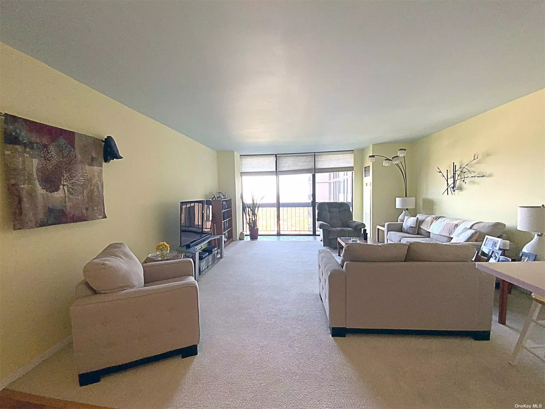 Brand New 1 Bedroom ! Overlooking the golf course from your balcony! Large living room with dining foyer, open kitchen with washer and dryer. Sunny bedroom with great closets. Renovated bathroom. A must see!!!