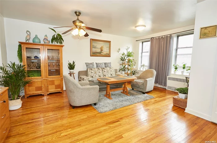 Bright and cheerful 4th floor coop. Beautiful hardwood floors, plenty of windows. Well-maintained building close to Briarwood subway and Queens Blvd buses. Q44 & Q20 1/2 block. Low maintenance incl heat, hot water and prop tax. 24hr Laundry Rm, private garden, storage units and parking (Waitlist). Camera surveillance system. Delightful updated lobby. Close to All.