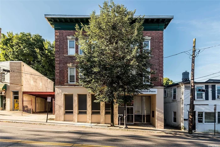 Location, Location, Location. This building sits right on Main Street. Close to ALL! Stores, restaurants, Manhasset Bay, Public parking and The Long Island Rail Road.