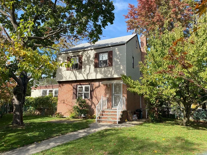 Fully detached one dwelling sitting on 4400 sqft corner lot! Located in Fresh Meadow Area. Convenient location, Close to park, shopping, local and express buses Manhattan, Bus Q17, Q30, Q31 to Main St Flushing, 26 School District: PS 173, JHS 216.