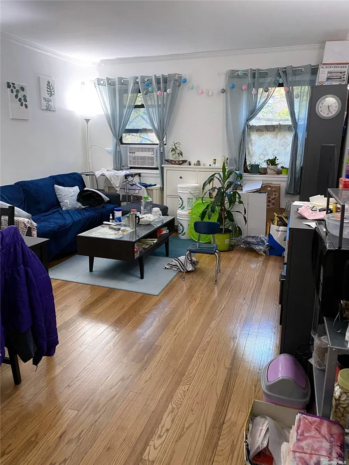 Spacious, bright, move-in ready 1bed/1bath apartment in Jeffery Gardens. Low maintenance includes everything except electricity and cooking gas. It&rsquo;s a pet friendly building, laundry on site, and a seasonal pool with BBQ/picnic area. Parking is currently on waitlisted. Close to bus, LIRR, park, schools, and major highways. NO FLIP TAX. Must see!