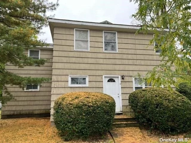 Quiet First Floor 2 Bedroom Apartment in 2 Family House. Shared Carport and Yard. Conveniently Located Close to Shops, Transportation and Manorhaven Community Park, Beach and Pool. Tenant Responsible for Obtaining Heating Service Contract for Emergency Coverage.