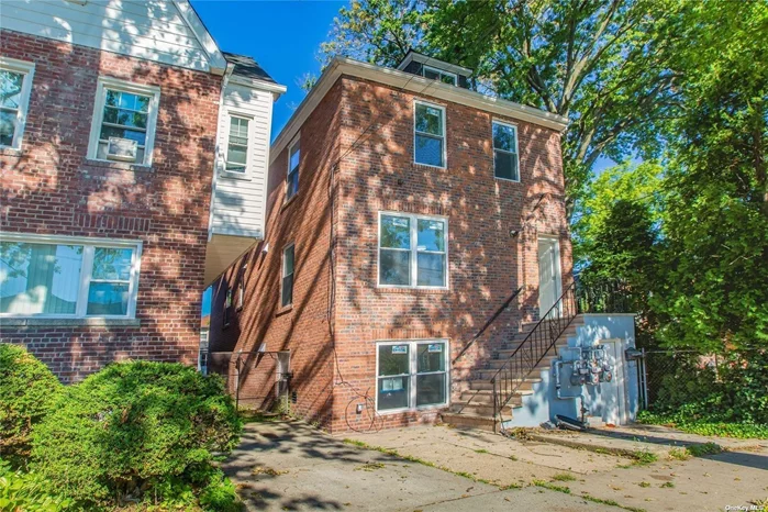 Available unit for rent 2 Bedrooms & 2 bathrooms located in Pelham Pkwy South, Near Jacobi Hospital walking minutes to Bus stop and the 5 Train Pelham Pkwy Station. Close to schools, Restaurants, Laundromat and Stores.