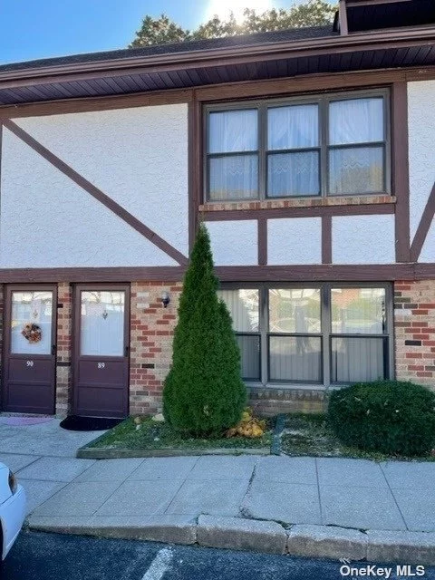 Welcome to Hidden Meadows, Quiet community near shopping and restaurants. Nice upper unit with private balcony. Large Livingroom and extra large Bedroom with walk in closet and access to private balcony. Community amenities include pool and tennis courts, Laundry room very near by .Common charges include water, gas, taxes, garbage removal, landscaping and snow removal.