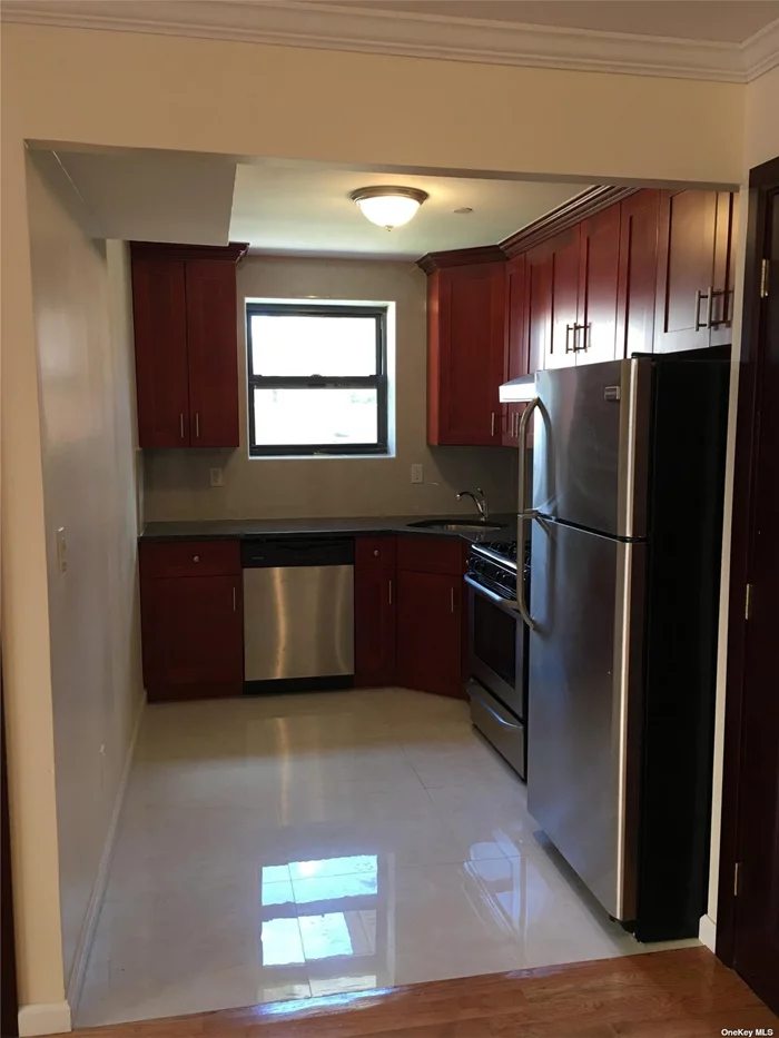 2 bedroom/2nathroom with in unit laundry, specious and convenient to all.