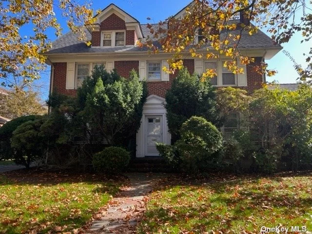 traditional all brick c/h col in a most exclusive area of cedarhurst,  very large rooms and high ceilings,  flr fdnr kitchen breakfast rm study sunrm 4 lg bdrms unfinished attic and full basement, house has endless possibilities, beautiful tree lined street
