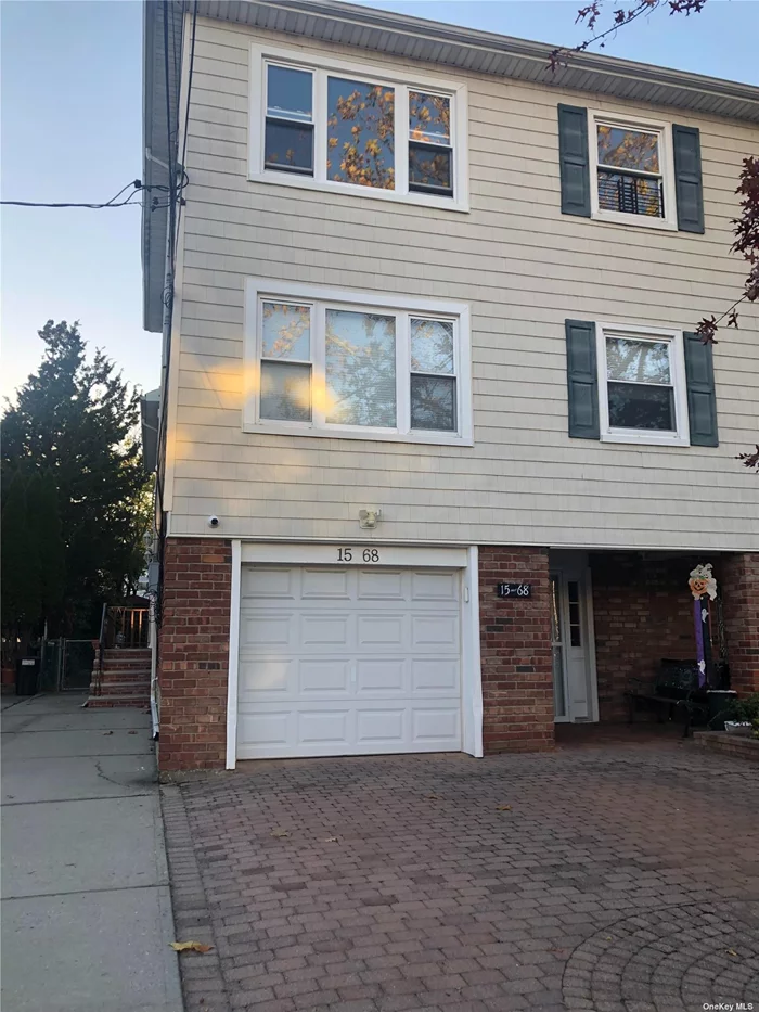 Big and bright duplex 3 bedrooms and 2 full bathrooms, included driveway for two car, close to little neck bay park and bayside pear, close to bayside Terrace shopping center and all major Pkwy, close to  Bell Blvd.