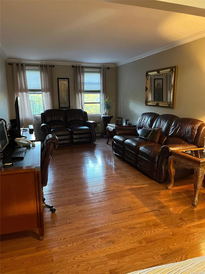 Oversized one bedroom co-op on the top floor. The apartment was updated in 2019, new hardwood floors throughout lots of closets including custom closet in master bedroom. Walking distance to Northern Blvd., Long Island Rail Road and buses Q27, Q31, Q12, & Q13. School district 26 and short walking distance to Oakland Lake Park.