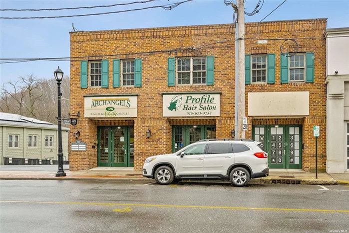 120 Glen Street is an open, light filled and airy hair salon. The space includes a reception, waiting area, hair stations, laundry break and color room and bathroom. Parking lot and street parking. This location is steps from coffee shops and food establishments.