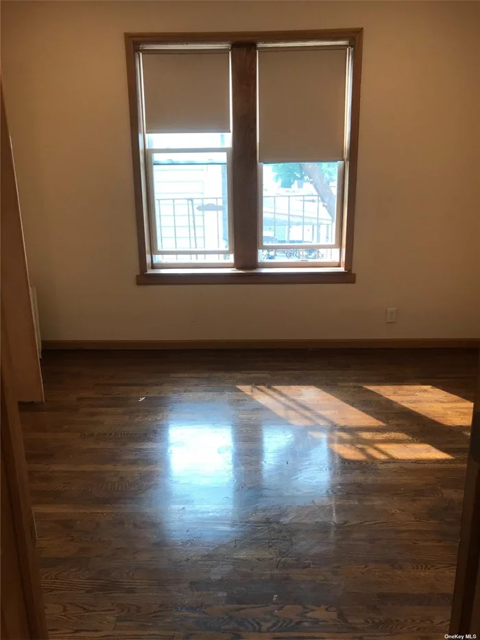 Large and bright one bedroom apartment with huge living room. Mint condition. Prime location!! Close to buses, laundromat, shops and supermarkets. Bayside 26 school district. Utilities include water, hot water and heat.