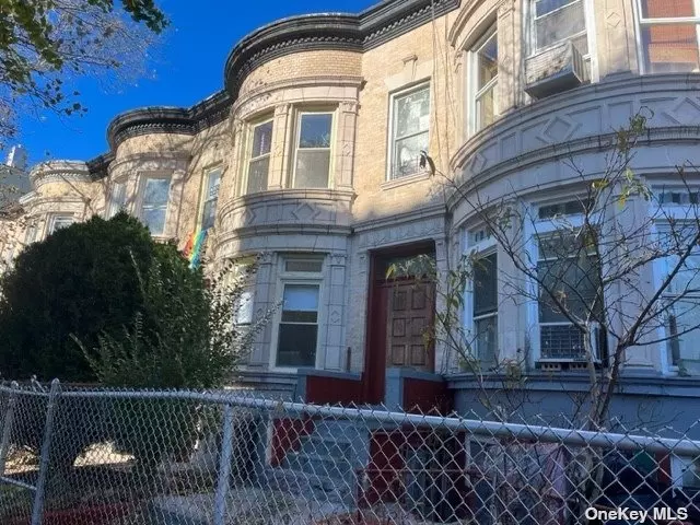 Large 6 bedroom 2 family in Brooklyn...1st floor Living room, dining room, kitchen, 3 bedrooms and full bath...2nd floor Living room, dining room, kitchen, 3 bedrooms and full bath...full finished basement...close to all!!!