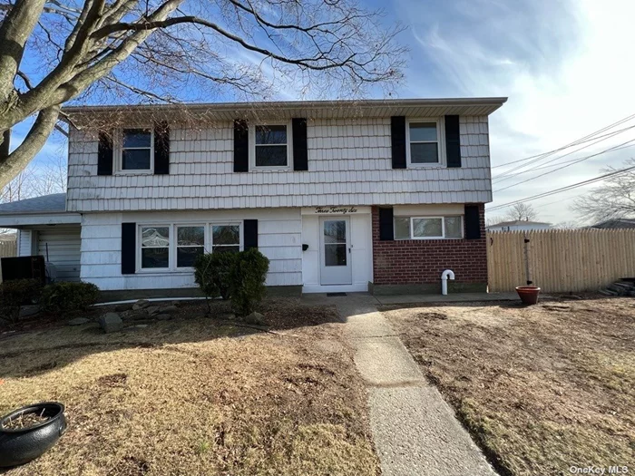 Fully Renovated Large Single Family Home For Rent In Desirable Deer Park Neighborhood. This Home Sits On A Beautiful Corner Lot With An Expansive Yard. Completely Updated Home Features 3 Bedrooms And 2 Baths, Kitchen With Granite Counters And Stainless Steel Appliances And Beautiful Hardwood Floors Throughout. Close To Babylon and Parkways.