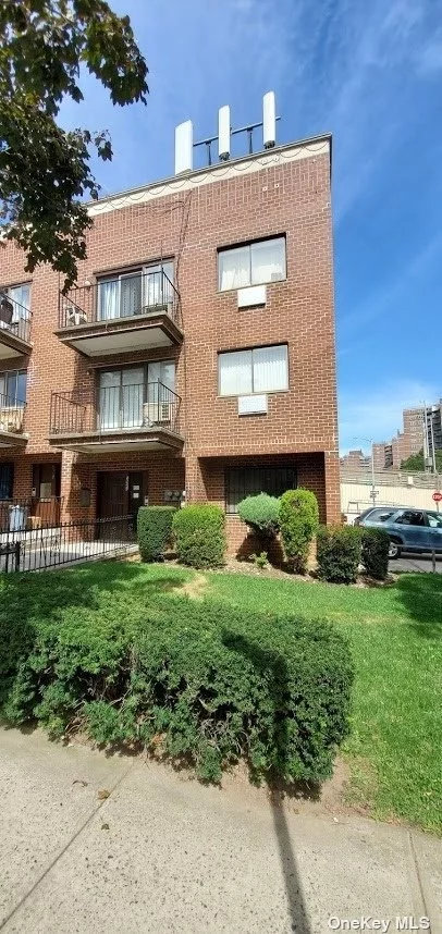 Spacious 3 Bedroom/ 2 Bathroom Apartment For Rent in Woodside. The Unit Features Bright Living Room, Large 3 Bedrooms, Large Kitchen , 2 Bathrooms, Private Balcony, Ample Closet Space and Hardwood Floors Throughout. Excellent Location, Close to Public Transportation.