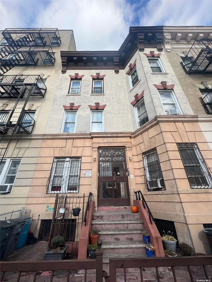 INVESTORS DREAM DELIGHT!!! THIS WELL MAINTAINED 6 UNIT BEAUTY IS EVERY INVESTORS DREAM. DESIGNED BACK IN 1906 WITH ITS NATURAL RAILROAD INTERIOR LAYOUT BOASTING AN IMPRESSIVE 6, 786 SQFT THIS STUNNING OPPORTUNITY DOESN&rsquo;T COME OFTEN. ZONING R6 LOW TAXES