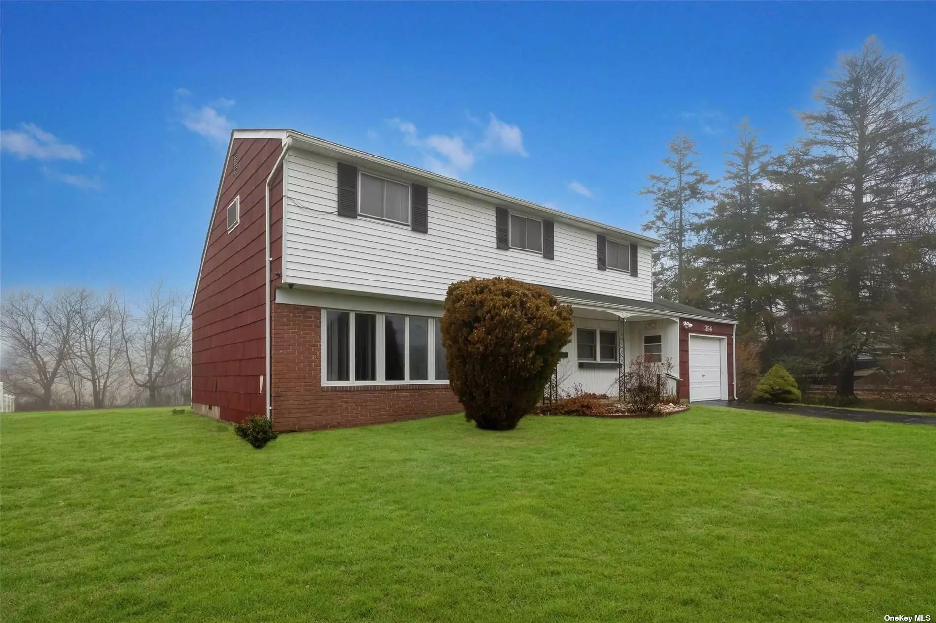 This 3 bedroom Colonial in a prime location is situated on 3/4 of an acre on a lake! Near Islip&rsquo;s Main Street, this home is close to shopping, dining, schools, parks, beaches and more! Don&rsquo;t hesitate - won&rsquo;t last!