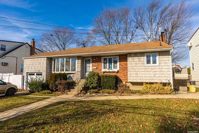 Fantastic location. Close to shopping and public transportation. Centrally located between Southern State Parkway and LIRR. Minutes away from downtown Farmingdale. Farmingdale Village ranks high on the convience scale with its many restaurants and shops. Information deemed accurate but not guaranteed. Prospective buyers should verify all information.