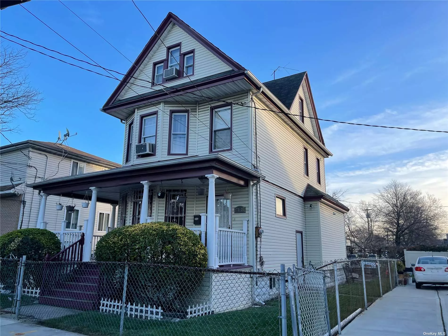 Price to Sell , R3 zoning, beautiful one family , 4 bedrooms with 2.5 bathroom in a very convenience location , has back side deck and front porch, updated kitchen and bathroom ,  quite area , 5 mins drive to JFK airport , can converted to two families with proper permit .