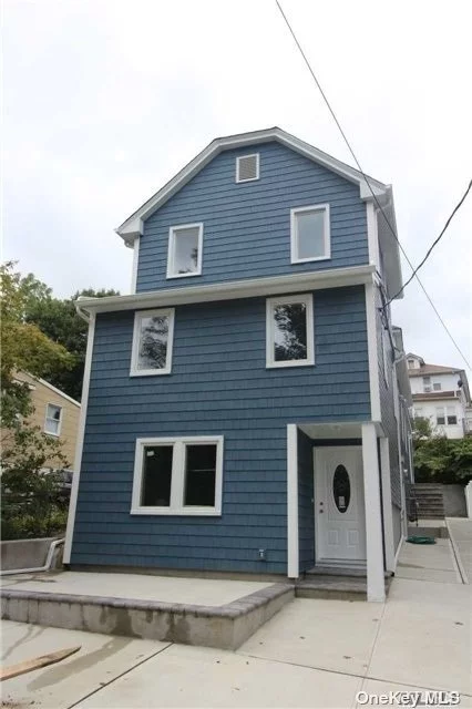 Beautifully Renovated 2 Bedroom, 1 Full Bath in the Heart of Port Washington. Close to LIRR (Train), Shopping, Restaurants & Waterfront. Highlights Include: Cherrywood Cabinets, Granite Counters, SS Appliances, CAC with Gas Heat, Separated Shared Laundry Room, Use of Yard on a Dead End Tranquil Block.