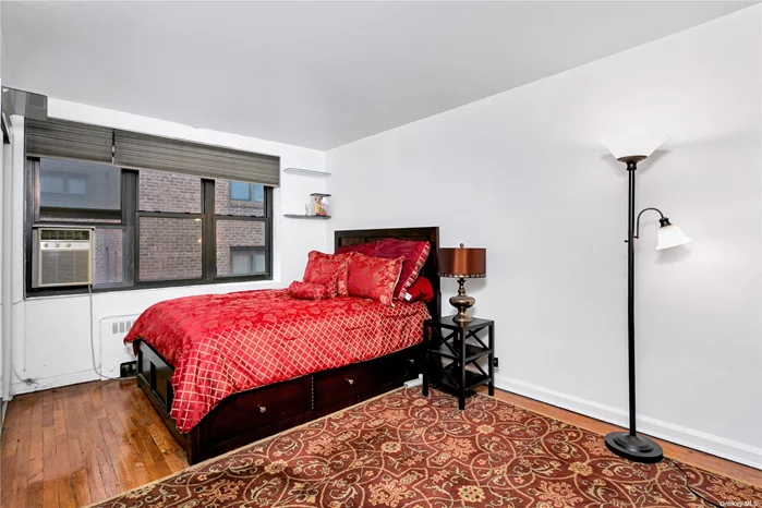 Looking for the perfect commute to Manhattan while still residing on a quiet street? Look no further! Welcome to this sunny studio in Great Neck, newly painted bathroom, hardwood floors, can be sold furnished, good closet space. Close to many amenities such as the LIRR, dining, New York Sports Club, coffee, shopping and so much more! Why rent when you can pay half the monthly payment to own? *EASY TO SHOW* Courtesy keys at 1129 Northern Blvd #410. A $20 deposit required