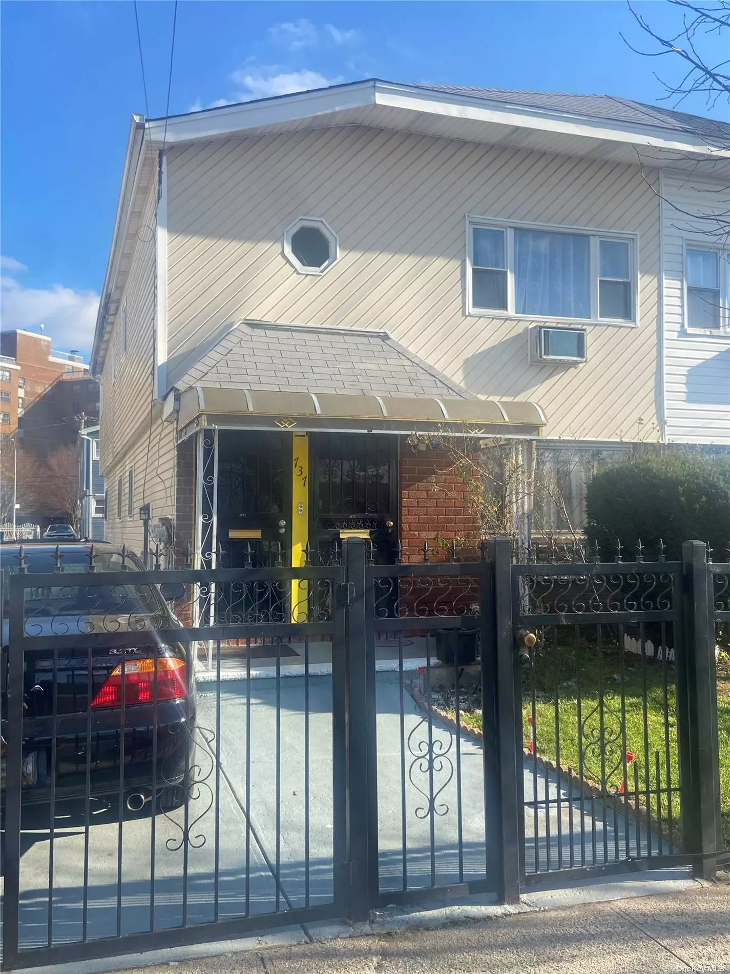 Beautiful Duplex Home Style features 6 Bedrooms, 2 bathrooms, 2 kitchens, and a Finished Basement. Located in Brooklyn, within walking distance to public transportation. Excellent investment opportunity!