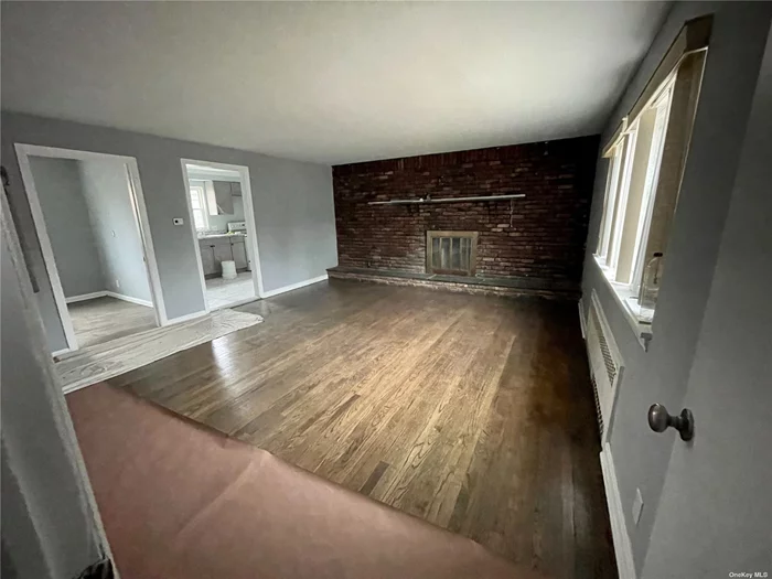 Renovated 3 Bedrooms with Hardwood Floors Throughout, A spacious Living Room, Eat In Kitchen and a Full Bath. Don&rsquo;t pass on this great opportunity to move right in. Landlord pays heat and water. Tenant pays electric! Located on a quiet street off Brookside Ave and just minutes to Southern State Parkway. Close to shops, public transportation and more. Don&rsquo;t miss out!!