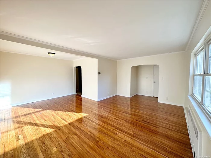 A Commuter&rsquo;s Dream Location! 2 Blocks from LIRR Bayside Station. Spacious & Bright 1st Floor Unit. Brand New Kitchen Appliances. Driveway Parking, Heat & Water Included. Dogs Allowed. 3 Blocks to Restaurants and Shops on Bell Boulevard.