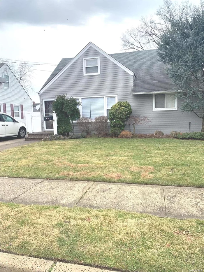 Full House Rental Lovely 3 bedroom Cape. Brand New Siding, Fenced in yard, 1 Car Garage, Wantagh Schools, Full Credit Check Required. Tenant pays all Utilities .