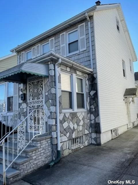 Two-story house located in St. Albans. House is spacious with 3 Bedrooms and 2.5 Bathrooms. Has Basement and storage Attic. Fenced property with roomy front yard and back yard.