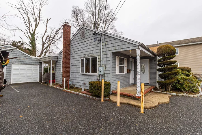 Newly Updated 3 bedroom 1 full bath Cottage , Central air, washer/dryer, Basement storage, private parking and yard space. all New Carpet and Flooring. All Utilities Inc. Lots of Great food and Conveniences close by .No Access to Garage.