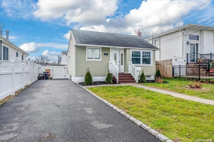 2 bedroom Ranch whole house with hardwood floors. Updated EIK w/granite counters & stainless steel appliances. Living room with hardwood floors. Full bath with tub. Enjoy summer days and nights on the back patio. Only a few blocks from the South Oster Bay Sound.