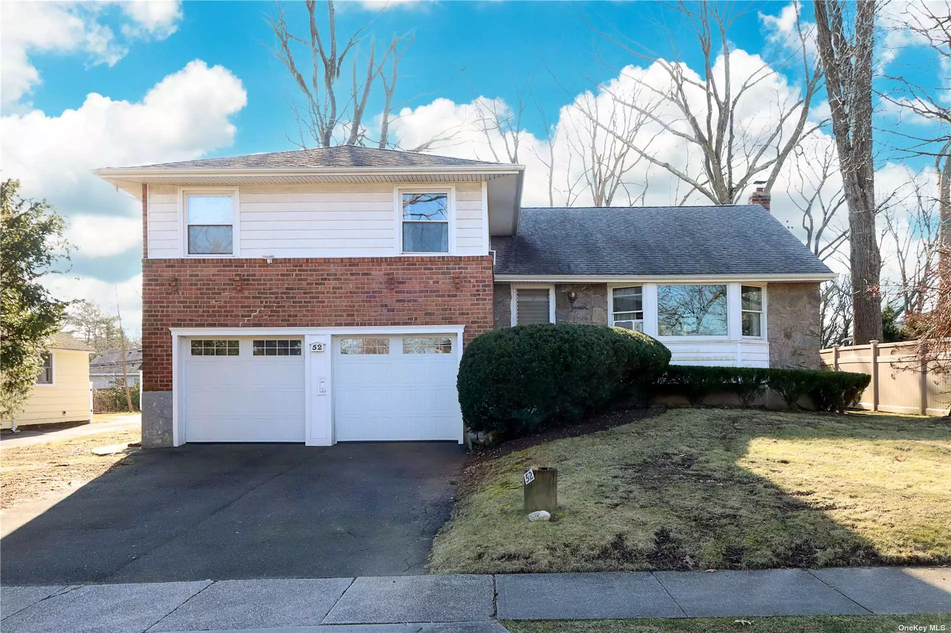 Classic split with expansive rear yard boasts 3 bedrooms, 2 1/2 baths, walk out family room. Has hardwood floors, formal living and dining rooms,  eat in kitchen, with a two car attached garage. Located midblock, close to all.