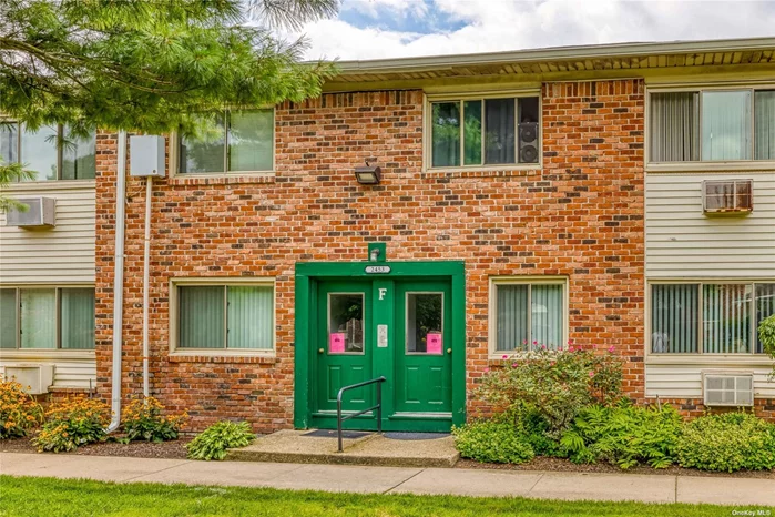 Beautiful 1 bedroom Co-Op in Forest Green in Islip school district . The complex features a club house, in ground salt water heated pool, and gym. Maintenance includes taxes, heat, and hot water.