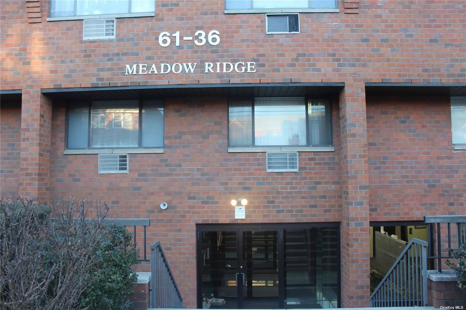 Excellent shape 2 bedrooms 1.5 bath condo located in the heart of Fresh Meadows with district 26 school zone for sale. This condo comes with washer and dryer in the apartment. The apartment also comes with a designated parking space (on the deed). Low Maintenence cost of $400 a month. Closed to LIE expressway, with easy access to public transportation of Q17 which is 20 minutes away from downtown Flushing.