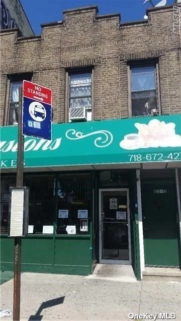 Studio apartment in convenient apartment on Northern Blvd. Two blocks from Astoria Blvd and 5 Blocks from Roosevelt Ave. Near 103 St 7 train stop and many buses. Apartment is being painted and bathroom updated.
