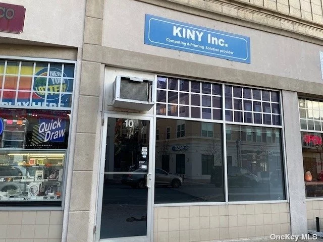 Great Retail Space in the Heart Of Glen Cove.