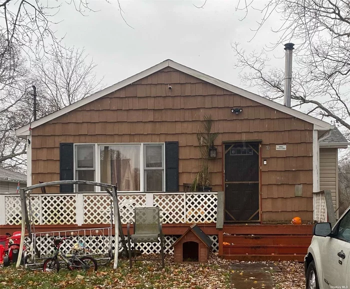 Ranch featuring 3 Bedrooms, 1 Bath, Living Room, Kitchen w/breakfast bar and dining area. Sheds for storage. Close to Park and Bay. New Floors throughout. Landlord requests 1st months rent, 1 month security and 1 month broker fee.