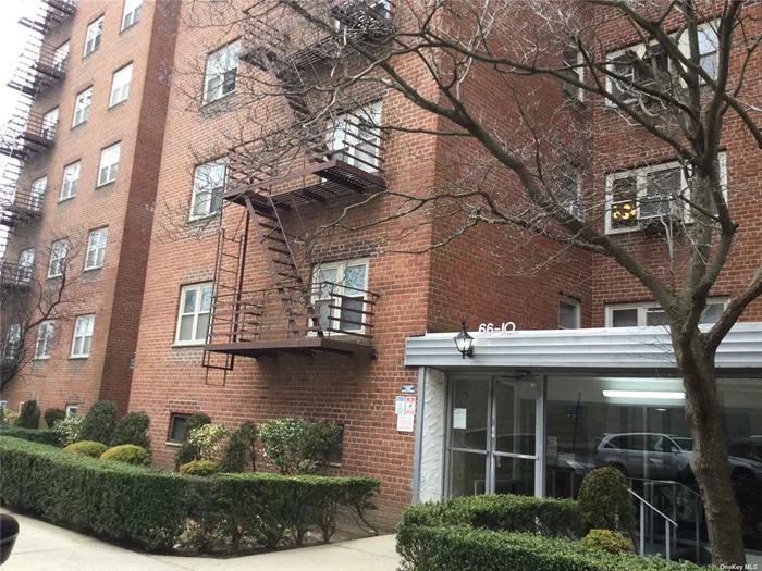Beautiful Large one bedroom apt, Bathroom with Window, can be use for 2 Bedroom, Near Queens College, Townsend Harris High School, Supermarket, Close to Q44, Q64, Q25 to take you to E, F, 7, Train Station.