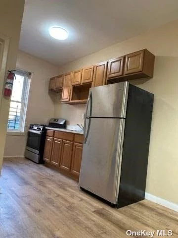 New Floor, New Stove, New Refrigerator Railroad brand new Appliance