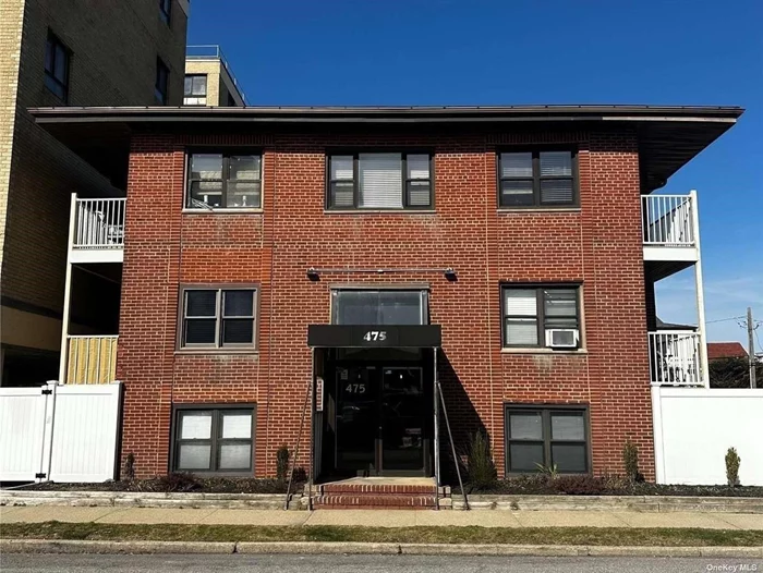 1 Bedroom apartment with Terrace. Freshly painted, hardwood floors. Washer/Dryer in Building.