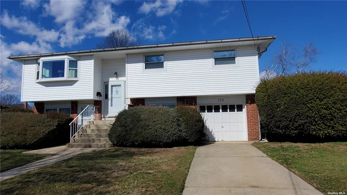 Beautiful4 Br 2Fbth Wide-Line Hi Ranch, Great Curb Appeal W/Brick and Newer Vinyl Sided Exterior.(2018), Insulated windows (2015, Large Formal Room, Hardwood Floors, , Mbr W/Dual Entry To Fbth, , Laundry Room Washer and Dryer, Updated oversize Backyard Deck (2015), 16X32 IG Pool W/Brick Pavers around Pool (2014), .backyard Fence 2014), Shed (2011) Roof updated 2012, Woodward Elem School