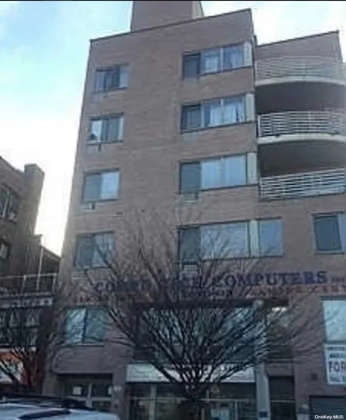 condo in the heart of elmhurst.washer and dryer in the unit.421A tax abatement intill 2033, lower common charge easy common to manhattan and flushing are as a of quees.one blockk away from all major subway.