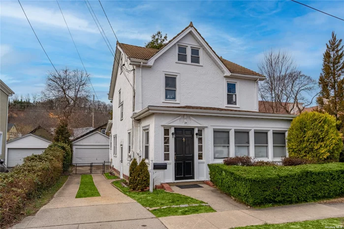 Move in ready! Totally renovated 2 bed, 1 bath second floor apartment in the heart of Oyster Bay. Hardwood floors throughout. Access to backyard. Enjoy everything that Oyster Bay offers: waterfront, beaches, parks, restaurants, train and shopping.