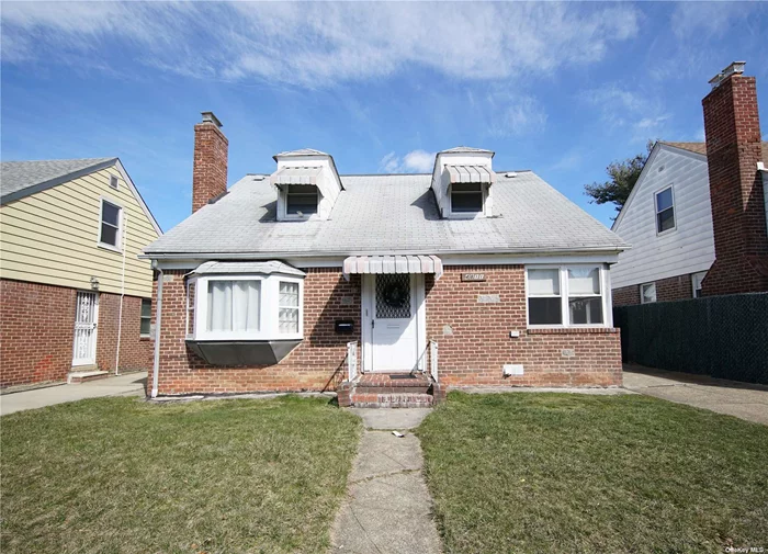 Great 2 family house, lot 4400sqft  located at the heart of Flushing. total 4 bedrooms 3 bathrooms, finished basement with separated entrance. 1 car garage, walking distant to Q27, Q31, Q76, supermarkets, restaurants, top rated school district 26