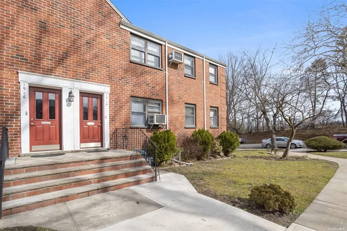 New Listing. Rare Find! Two bedroom, first floor corner unit, windows facing the golf course.  Also bonus room/office off of the kitchen. Hard wood floors throughout. Front door faces beautiful court yard.