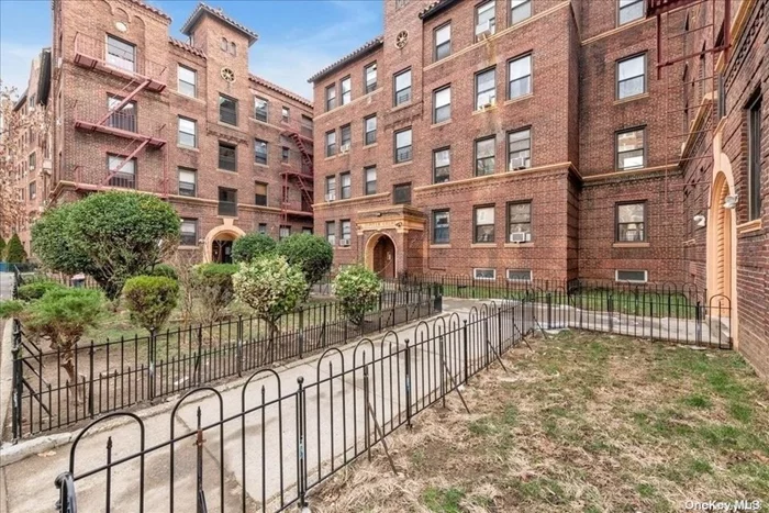Bright, Sunny 1 Bedroom Apartment in Classic Building. The Unit Features Eat-In Kitchen, Ample Closet Space, Spacious Rooms and Hardwood Floors Throughout. Close to subway, Bus and Shops. Minutes to Rego Park Mall of Costco. Near Queens Center Mall of More Stores and Restaurant.