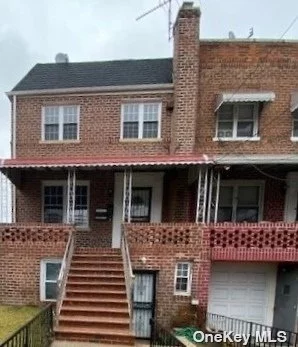 4 Bedroom Duplex in a House In Prime Location - Queens Village. 1st Floor has Kitchen/Dining Combo, Living Room, Bedroom on ground floor and half bath. 2nd Floor has 3 large Bedrooms and Full Bath. Convenient To Bus and shopping areas.